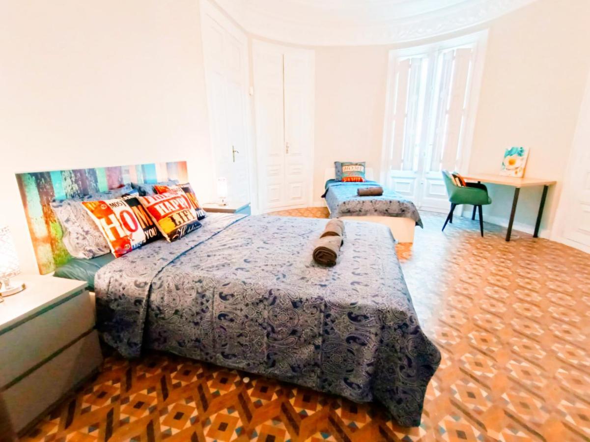 By Plaza Catalunya Rooms Barcelona Exteriér fotografie